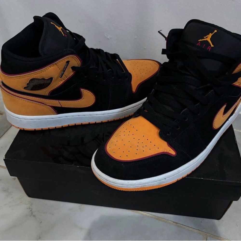 Jordan Men's Sneakers in Black and Orange